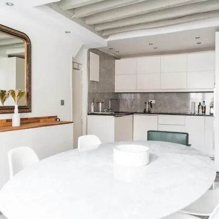 Cosy Apartment In The Heart Of Paris باريس